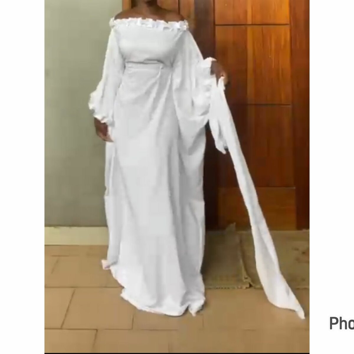 Robe blanche avec foulard