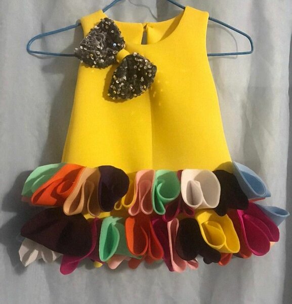 Robe enfant colorée paillettes