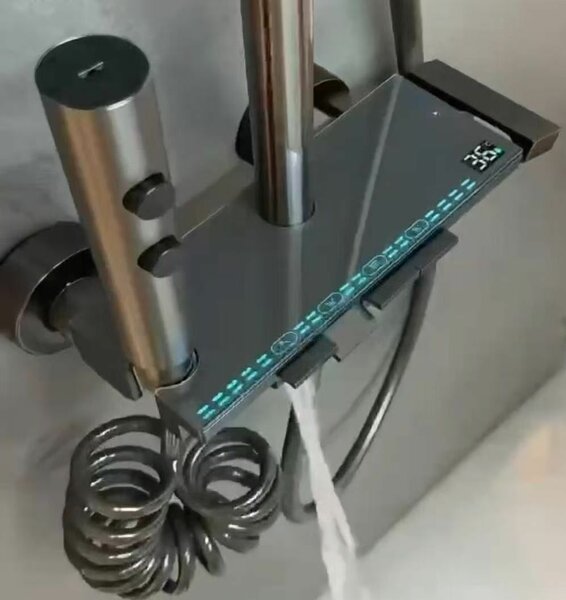 Colonne de douche numérique moderne