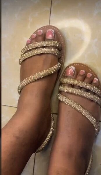 Sandales dorées élégantes