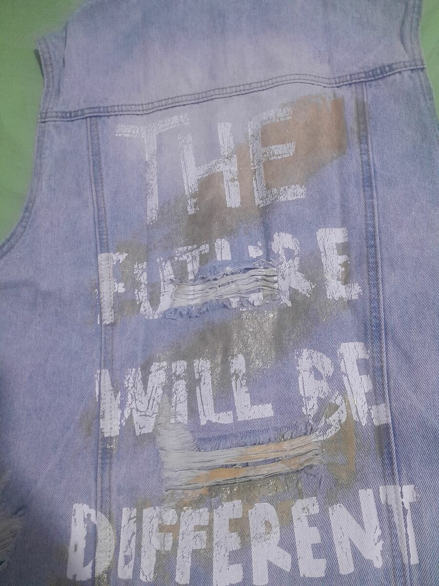 Veste en Jean Déchirée