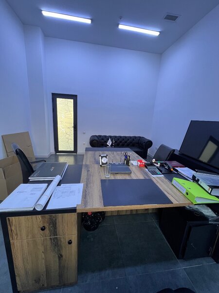 Стол для руководителя, в отличном состоянии