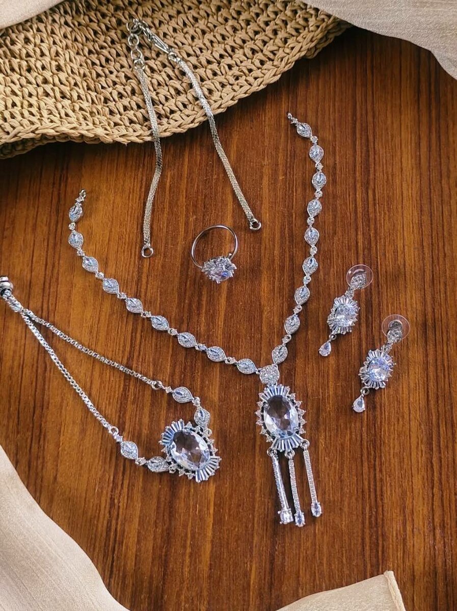 Ladies wedding set Necklace and earrings