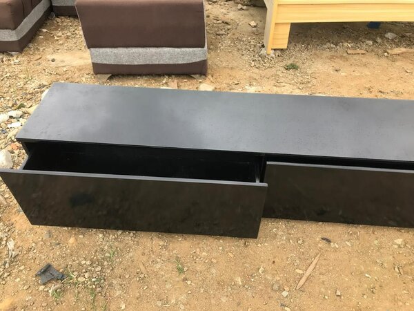 Durable et bien traité   Placard : (2 porte)::90000f  Placar