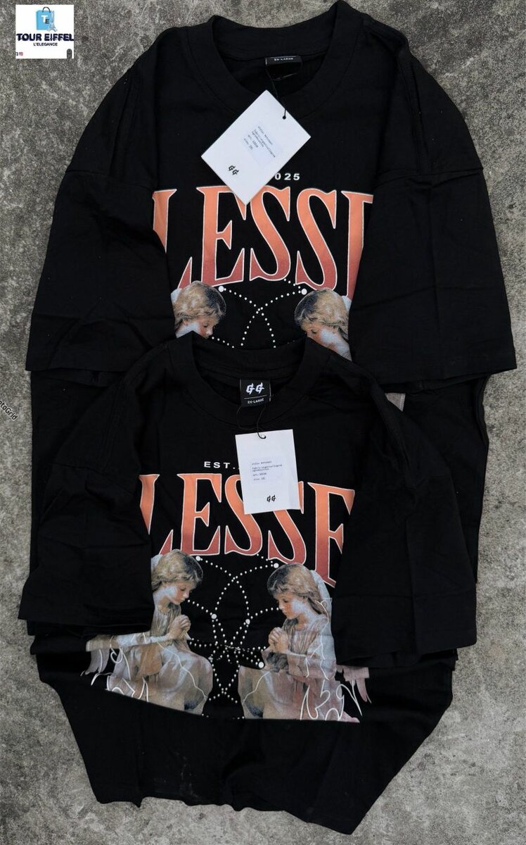 T-shirt noir à motif