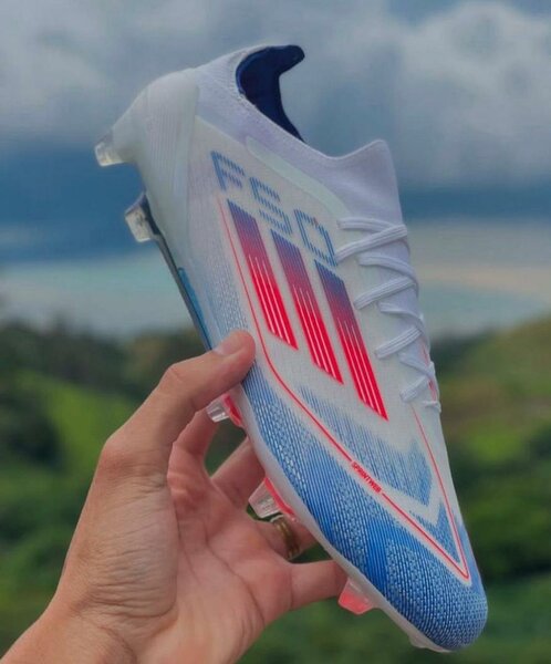 Chaussures de Football Adhérentes