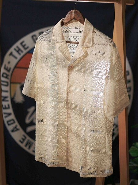 Chemise en dentelle homme