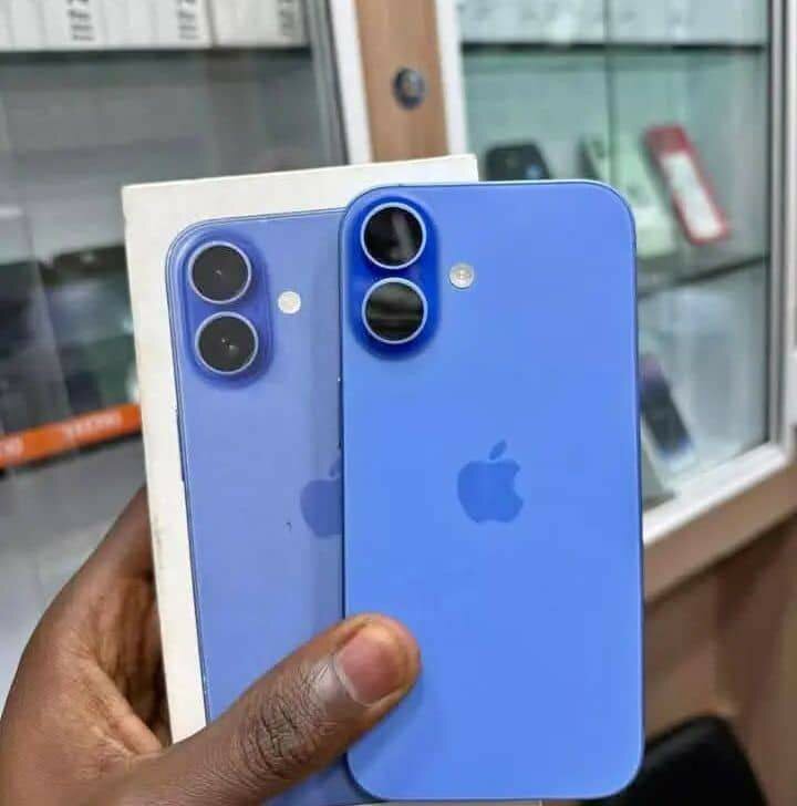 Apple iPhone 16 simple