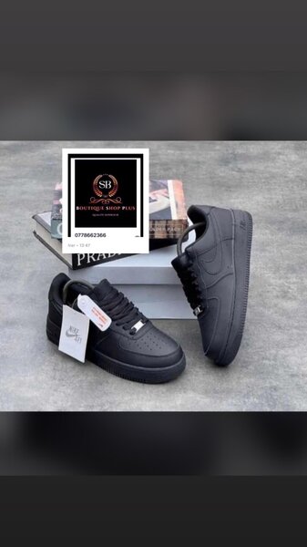 Basket Nike air force authentique avec sa boîte