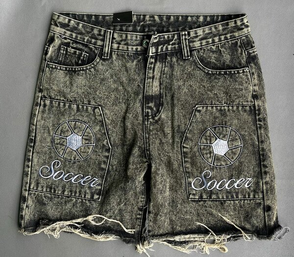 Shorts en jean usé tendance