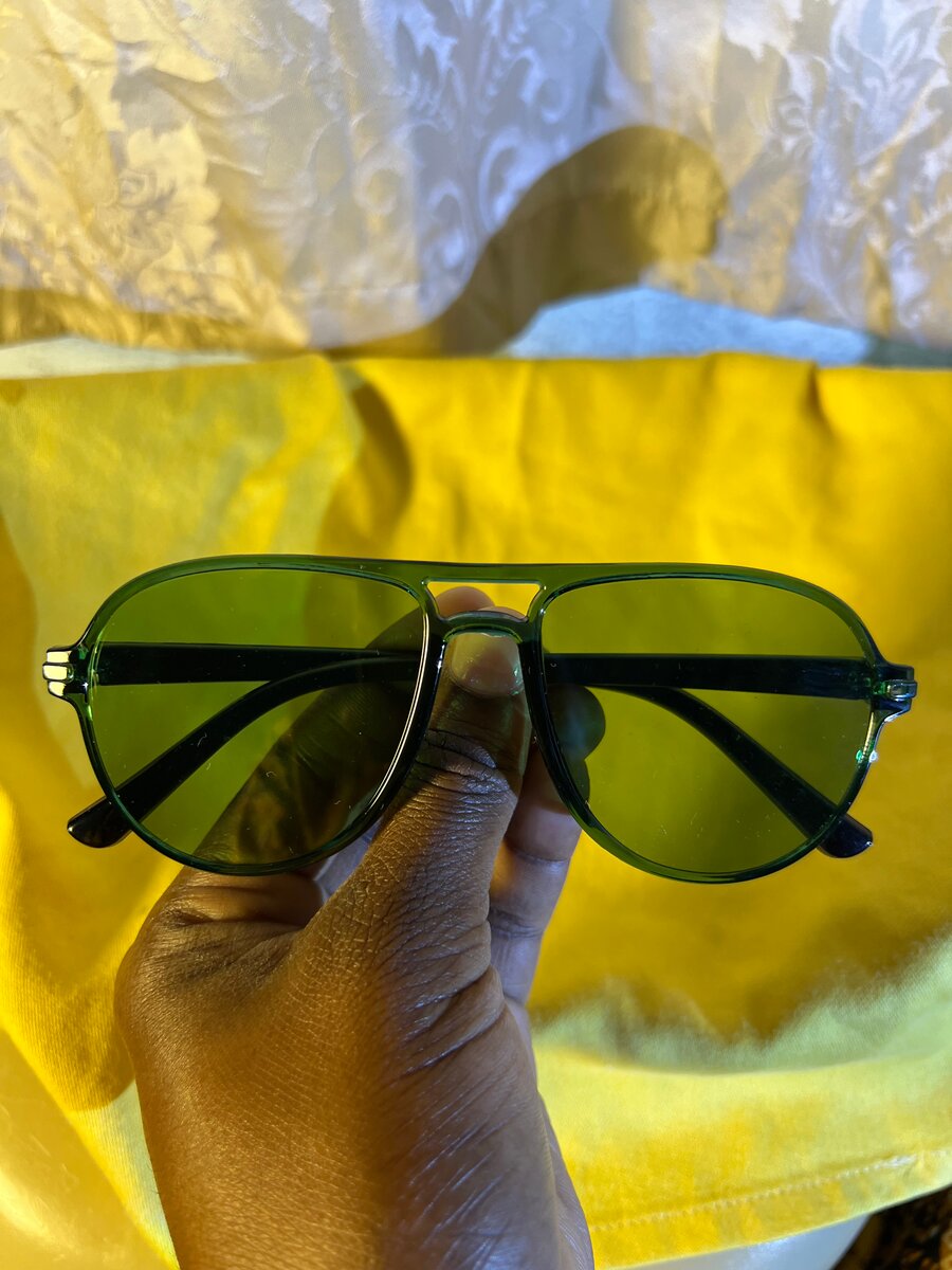 Lunettes de soleil vertes rétro