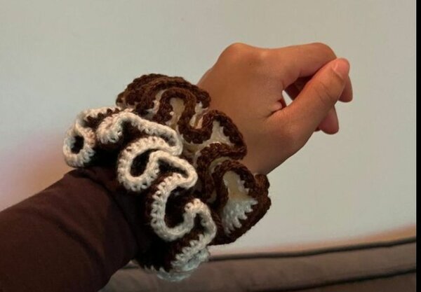 Chouchou en tricot marron