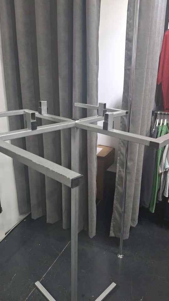 Стойка для одежды,для бутика или магазина