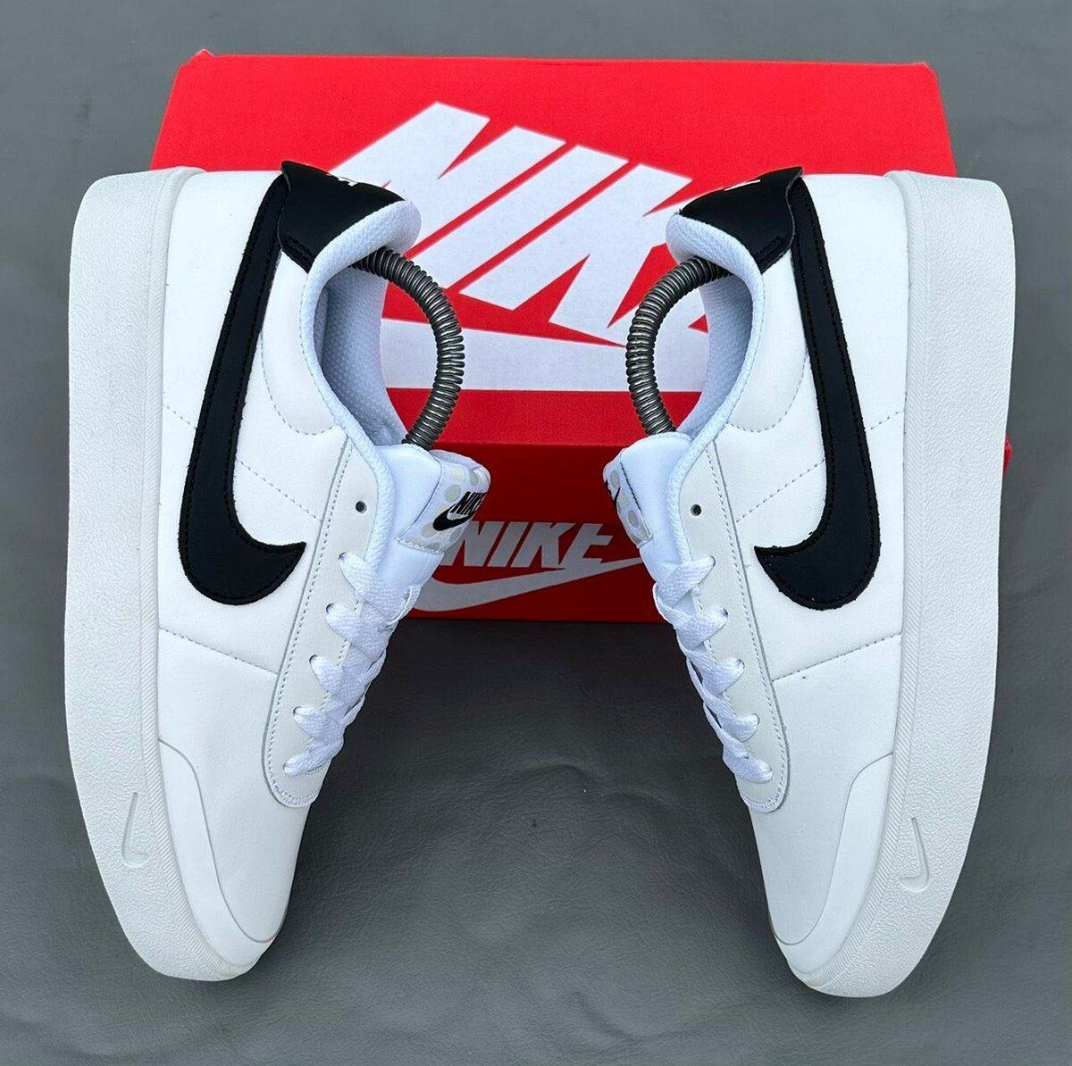Nike Sneakers Blanche et Noire