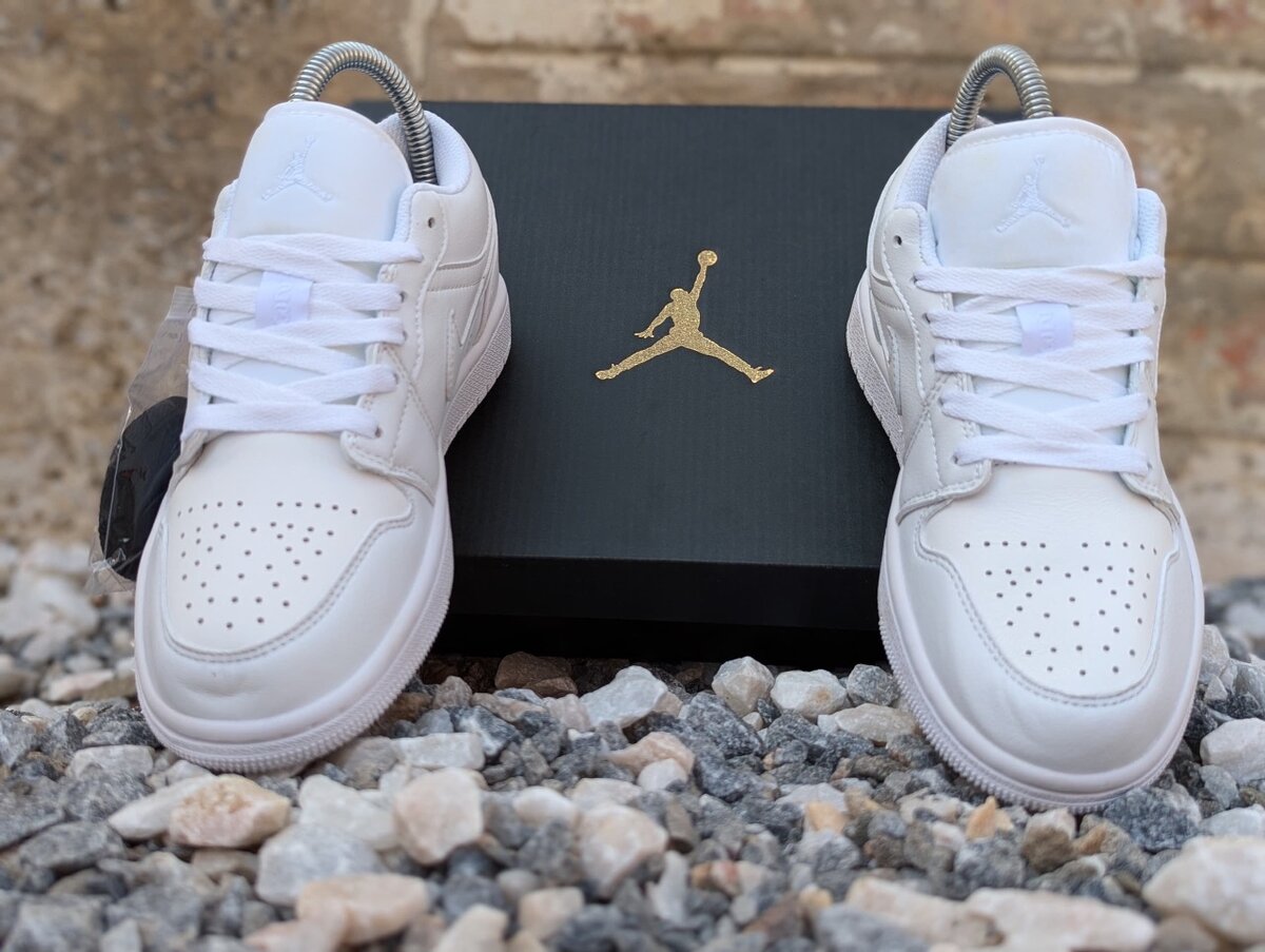 JORDAN 1 LOWS (ALL WHITE)