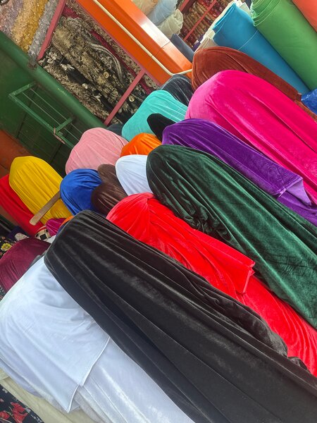 Tissus en gros colorés