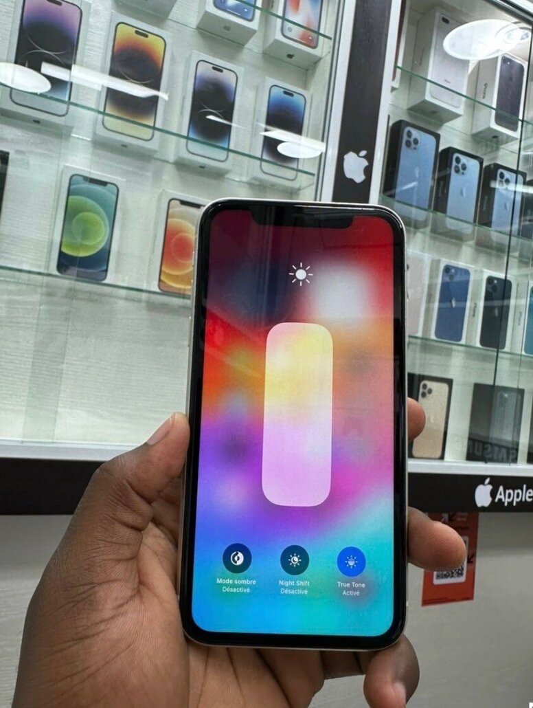 Smartphone blanc double caméra