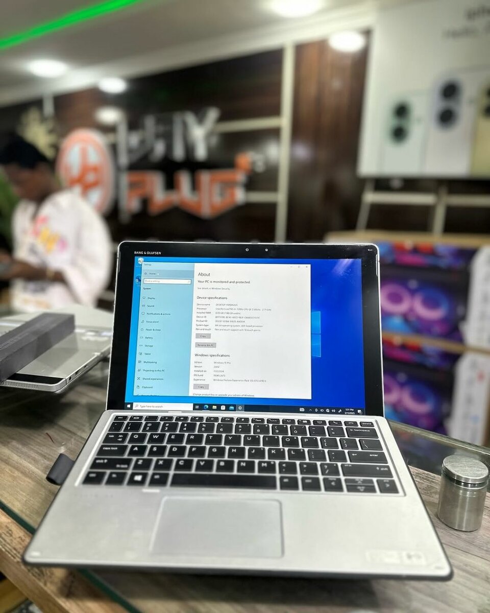 HP Elite X2 Core i7 8GB RAM 256gig