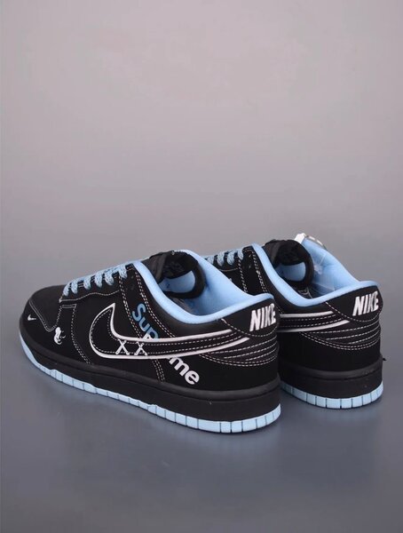 Baskets Nike Supreme noires
