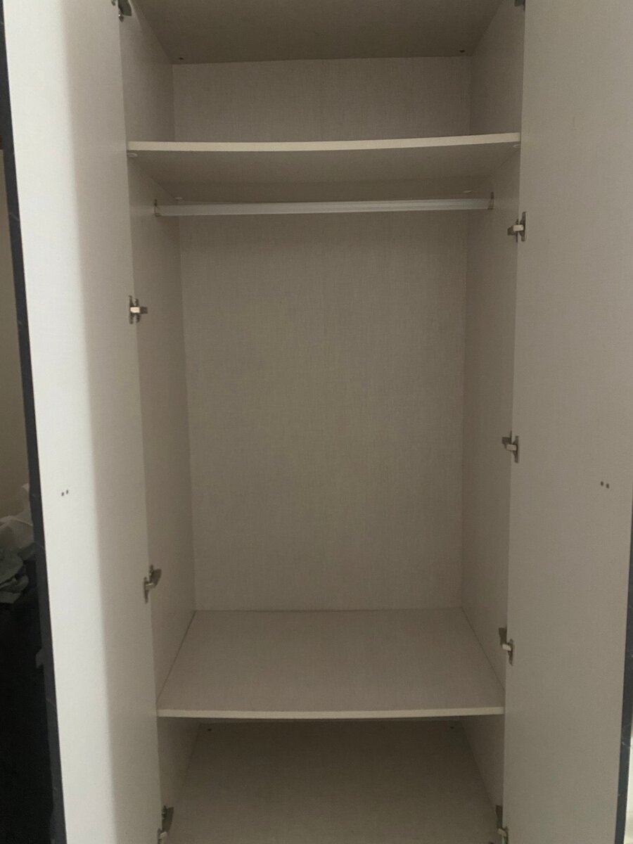 Armoire moderne à portes miroir