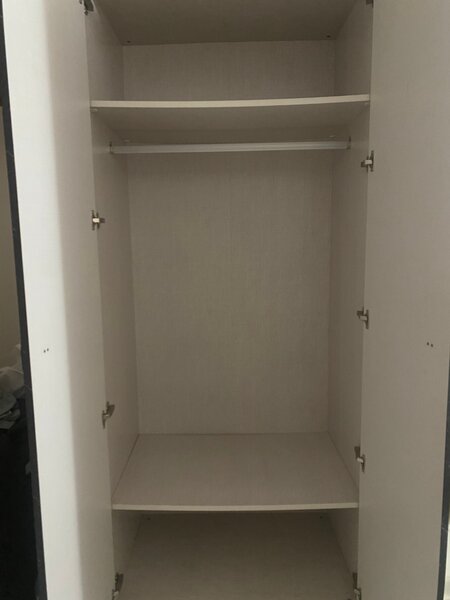 Armoire moderne à portes miroir