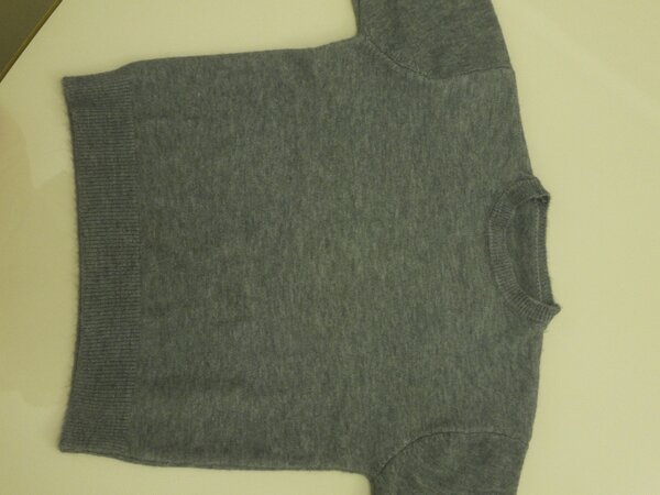 Серый свитер