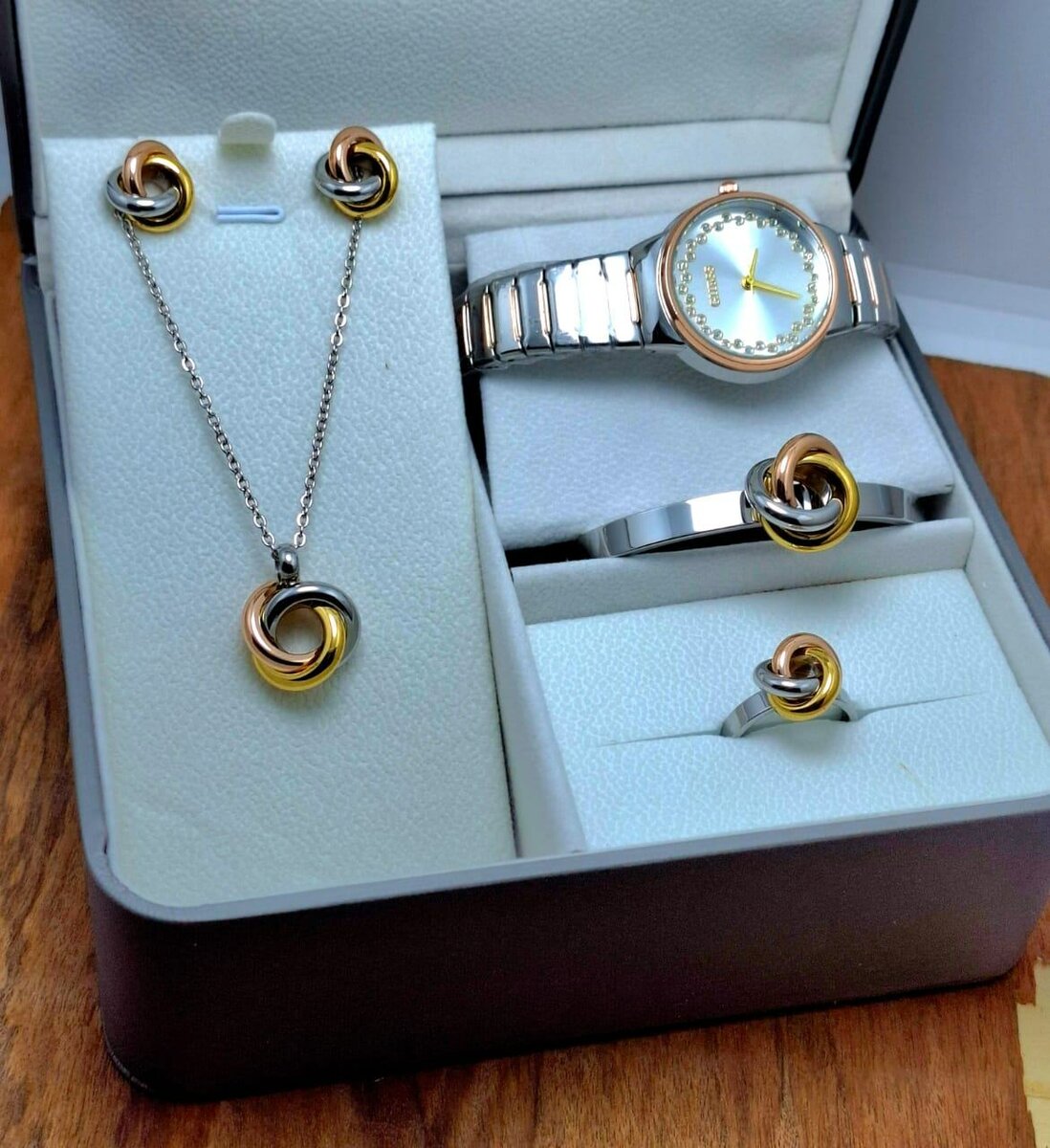 Montre , Bracelet et Chaine