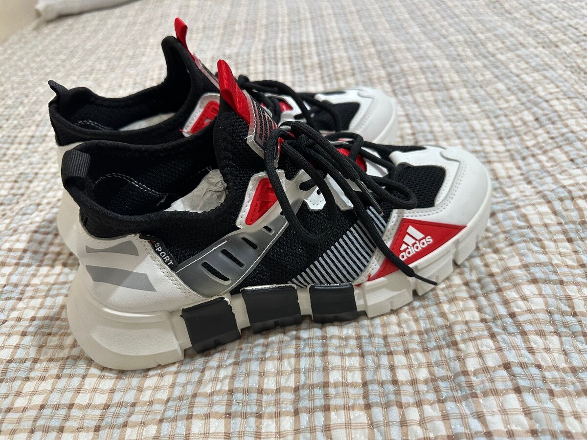 Кроссовки Adidas