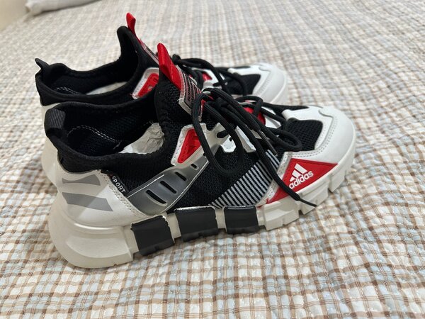 Кроссовки Adidas