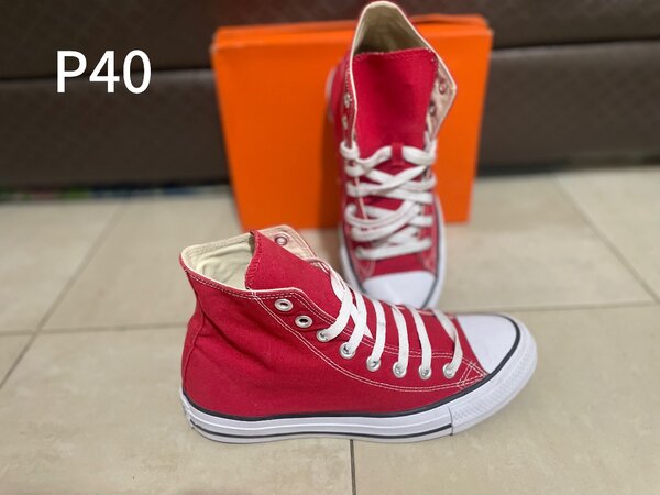 Chaussures montantes rouges tendance