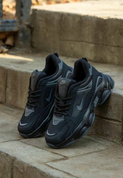 Baskets noires de sport