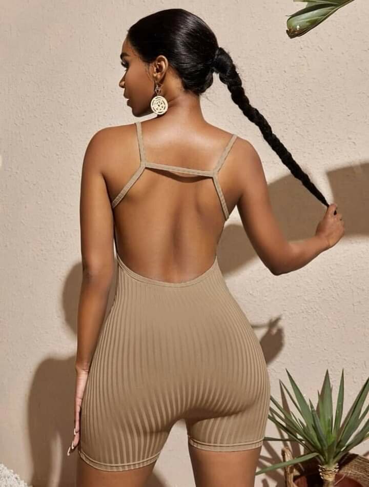 Combinaison moulante sans manches