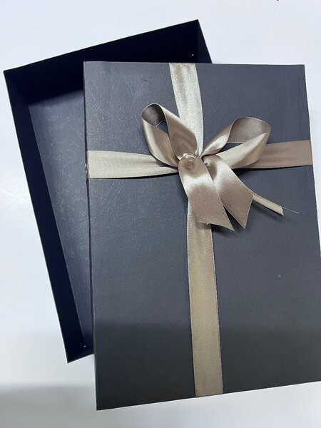 Подарочная коробка