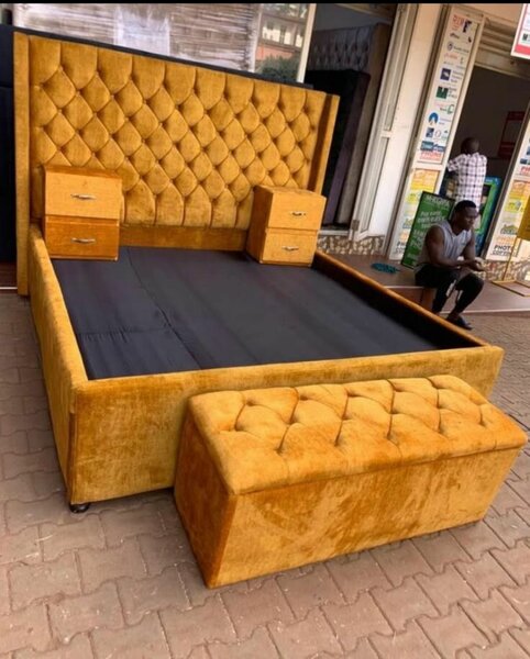 Lit double en velours luxueux