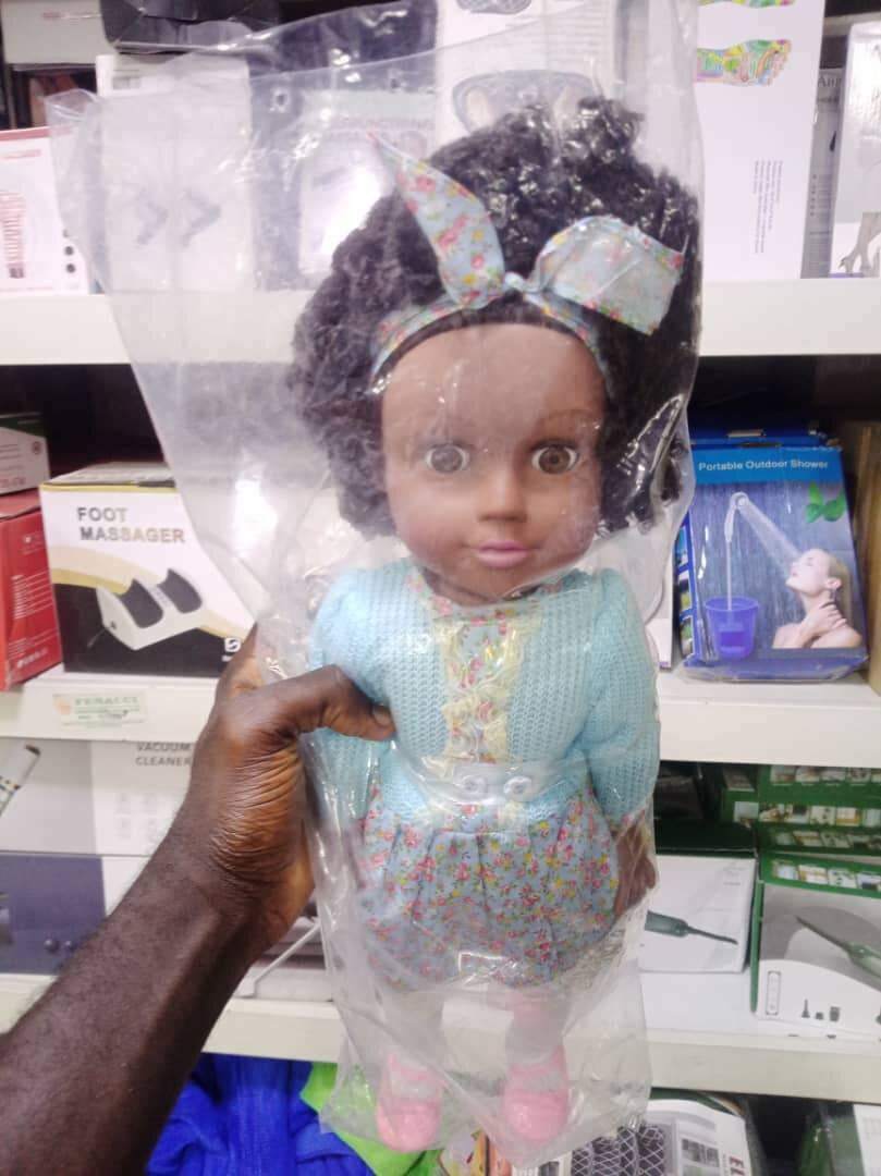 Poupée africaine durable et très solide disponible