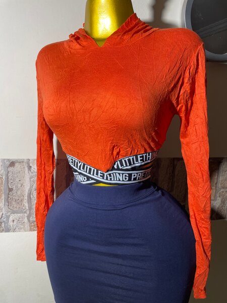 Haut à capuche court orange