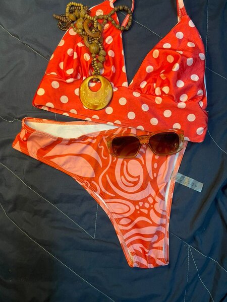 Bikini à motifs vibrants