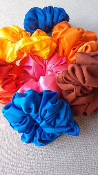 Chouchous cheveux satin colorés