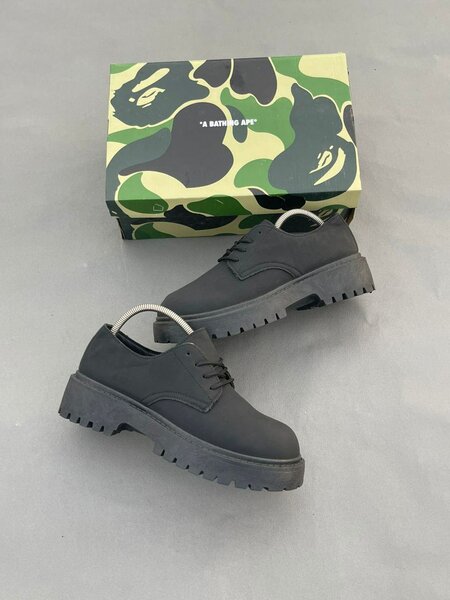 Chaussures noires robustes