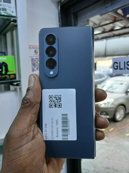 Smartphone fold4 moderne