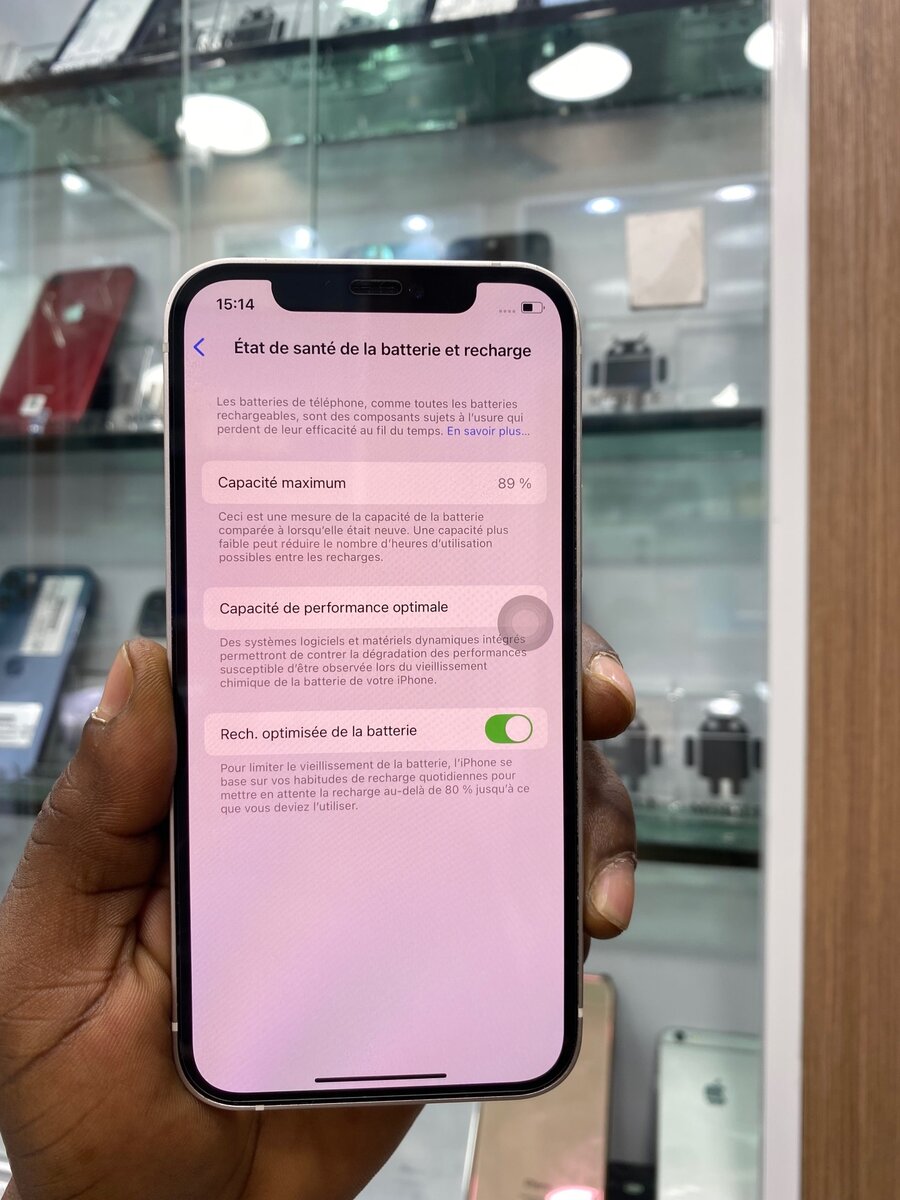 iPhone 12 simple 64Go tout passe.