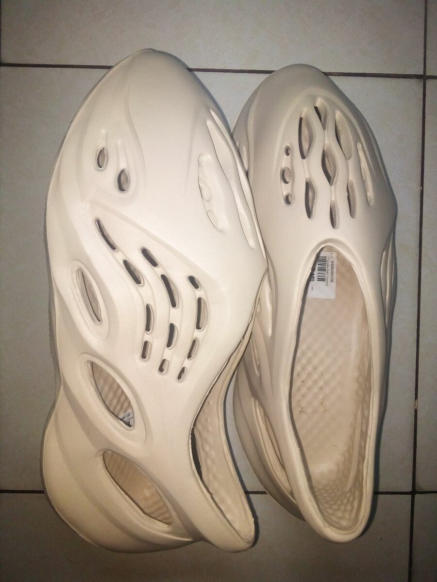 ADIDAS YEEZY FOAM RUNNERS