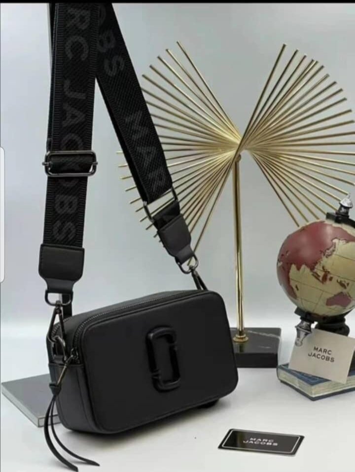 Sac bandoulière en cuir noir