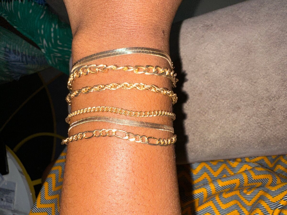 Bracelets dorés élégants