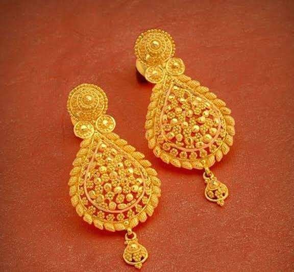 Artificial earrings