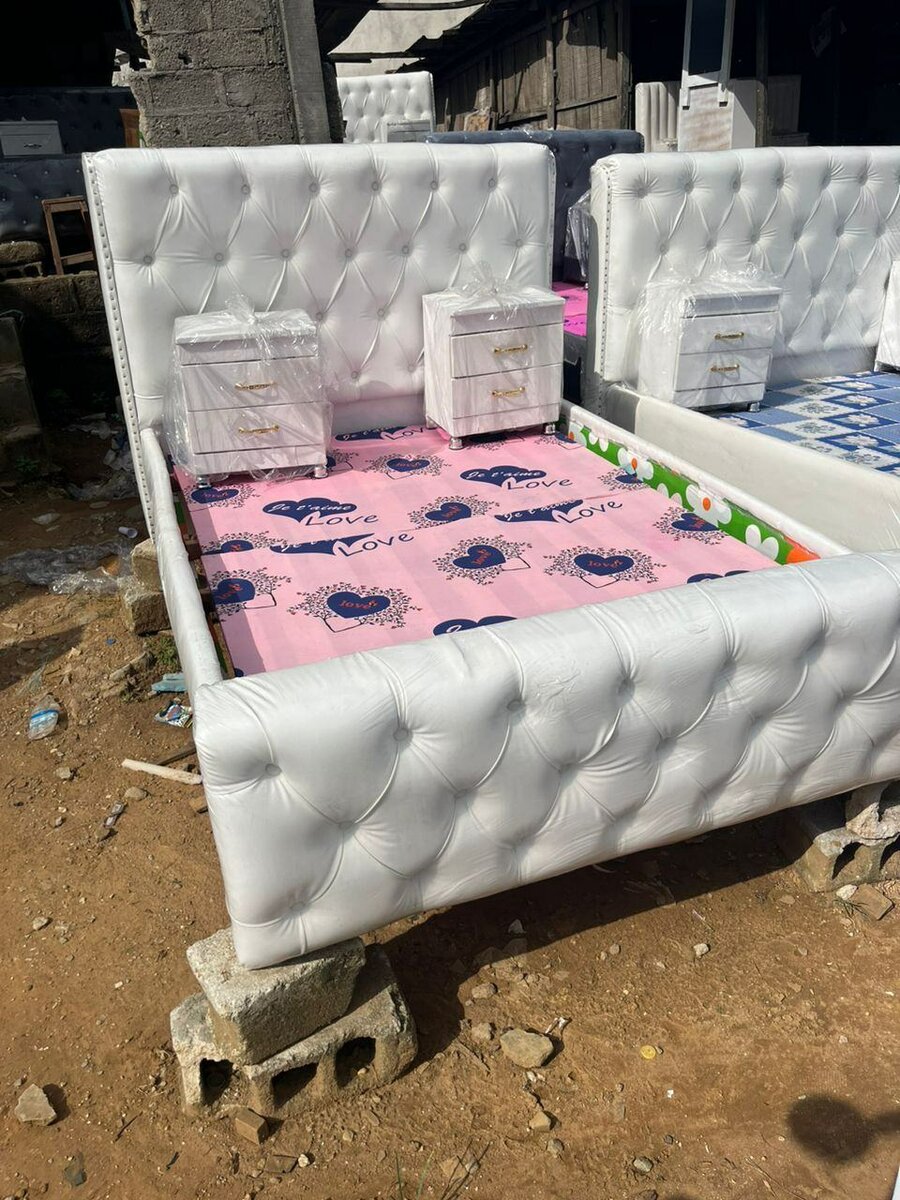 Lit Capitonné Confort Luxe