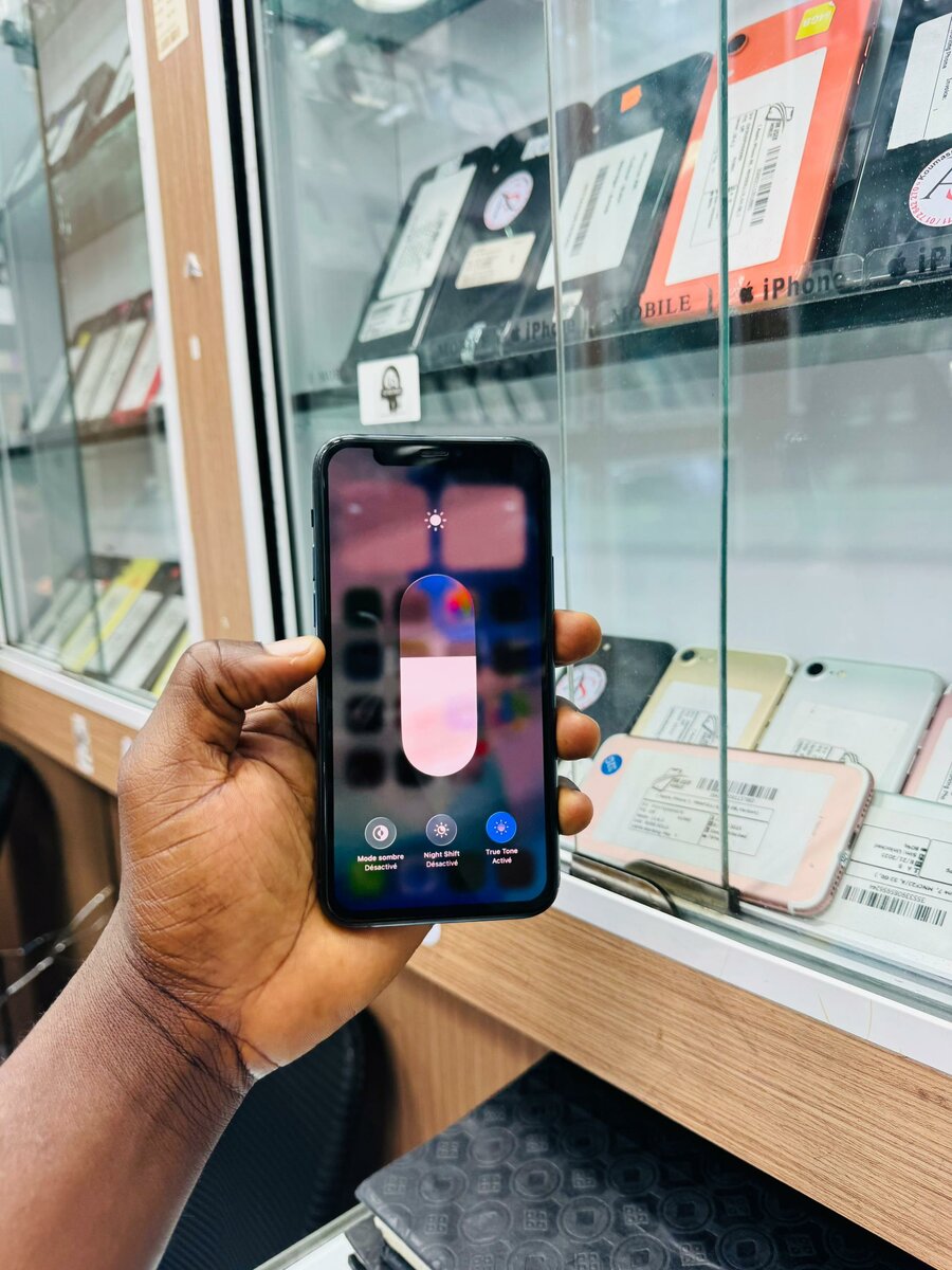 11 pro 64giga  casi neuf retou