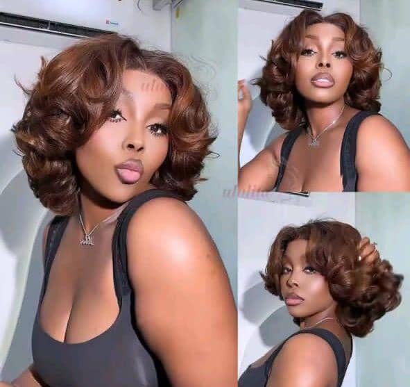 Perruque bouclée en dentelle