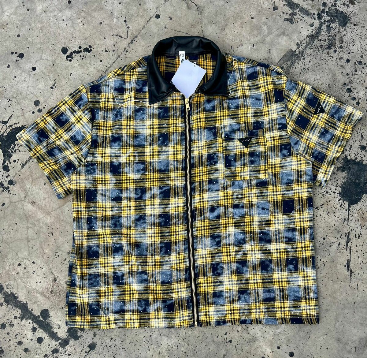 Chemise à carreaux vibrante