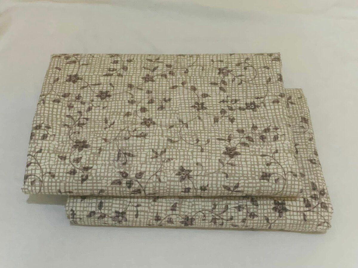 Bed linen with a small floral pattern on a checkered background.